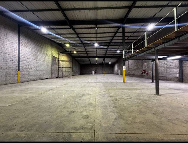 1,069M² WAREHOUSE TO LET IN BRIARDENE